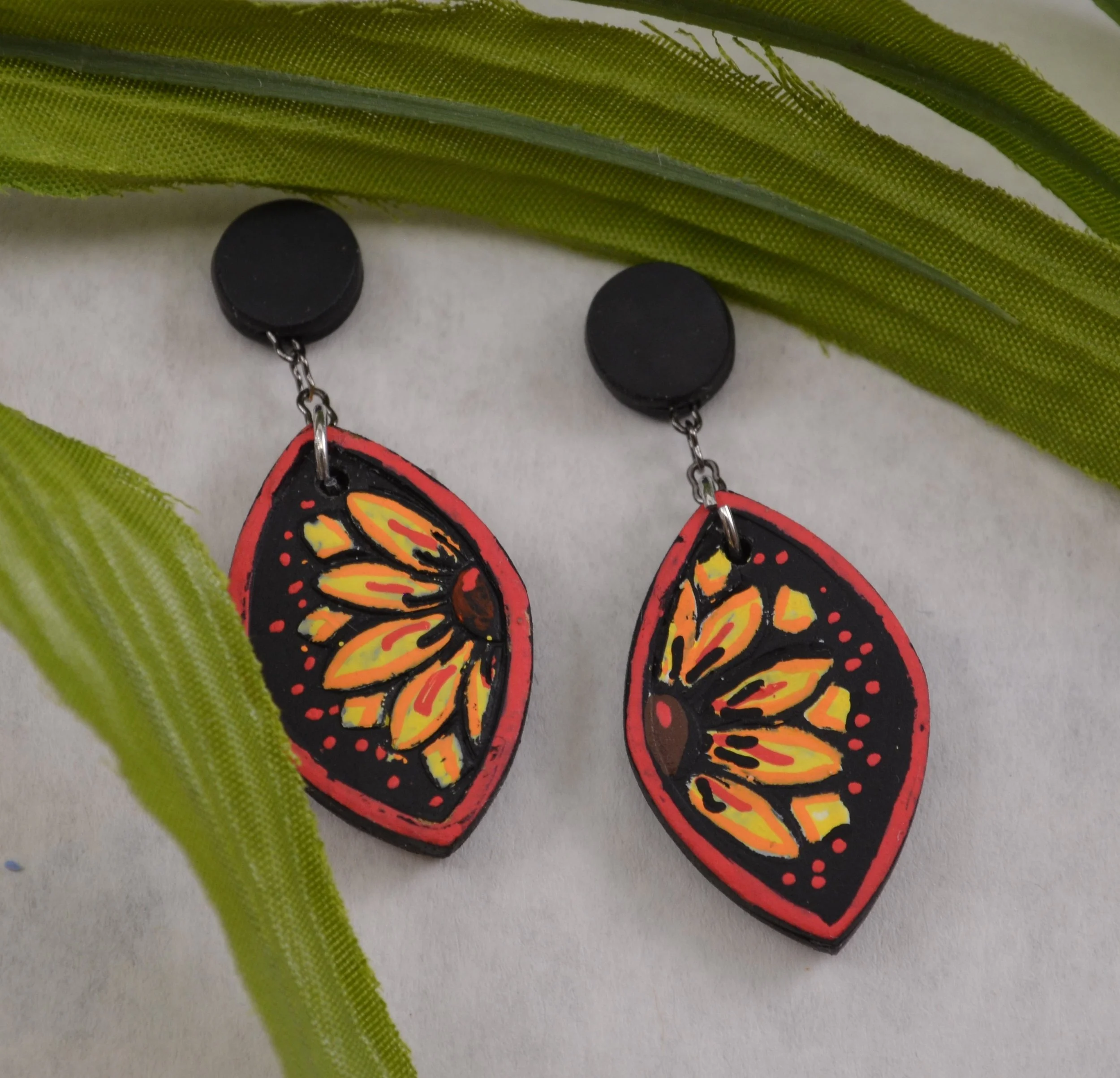 Earrings Daisy 2.JPG