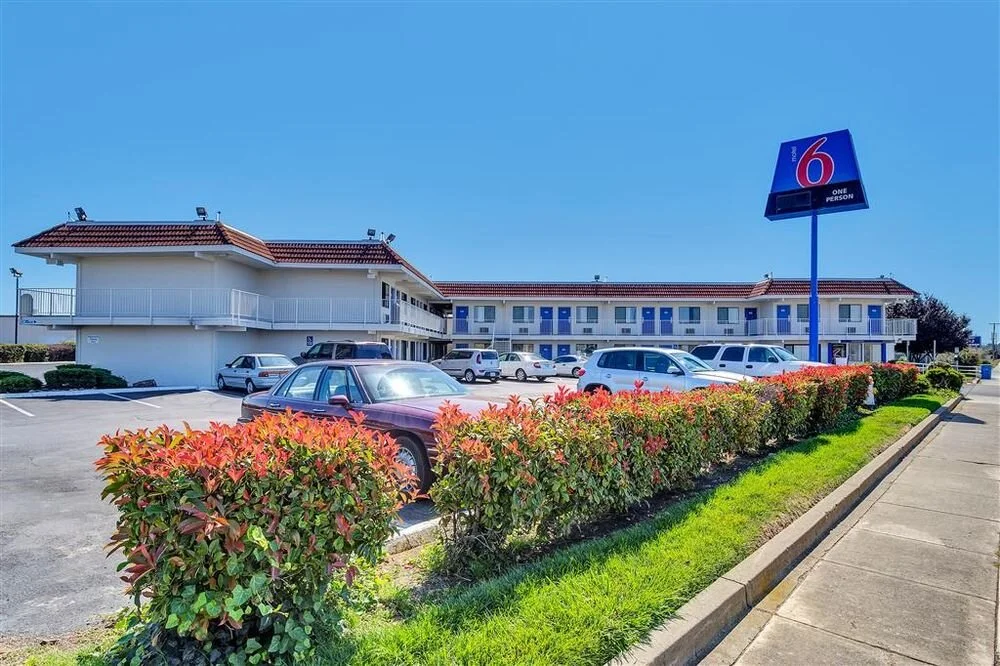 Motel 6 Six Flags
