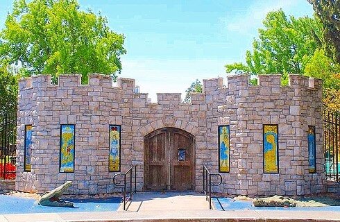 Today! Tuesday 8/23 Wonderland Market✨ at The Children's Wonderland Castle🏰

Keep your eye out for crocodiles🐊 in the moat, food vendors, music, games and more!

・・・
Posted by @g.v.r.d 

@vallejoproject 
#wonderland #castle #solano #vallejo #parksa