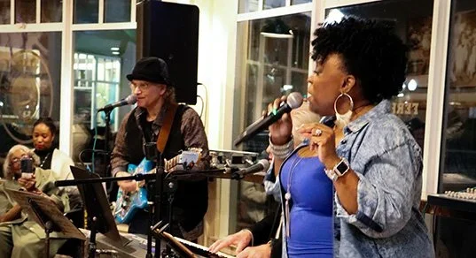 Live Music Saturday: Joyce Grant