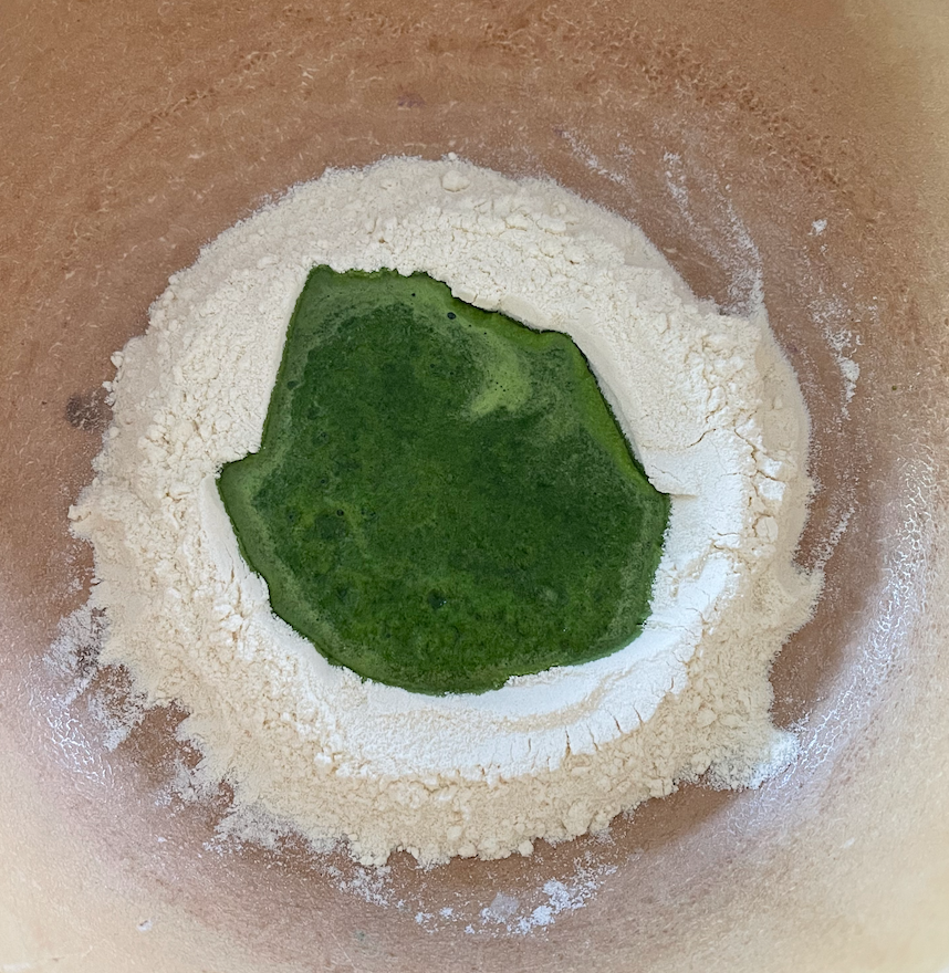 ~1/2 cup spinach + 50 g RT water. In a food processor, add spinach and water and blend until liquid. Make a hole in the middle & add spinach mixture.