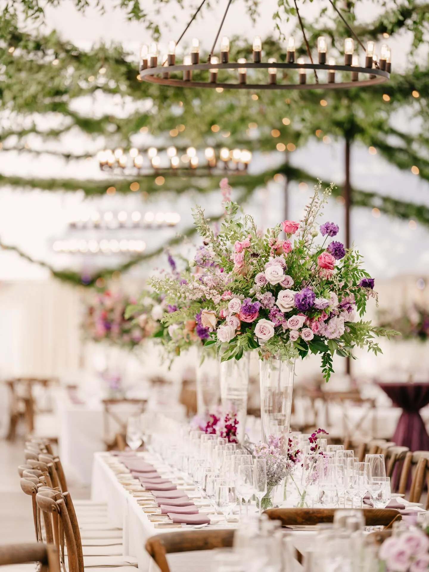 Design can still be classic and timeless with color.
.
.
.
Planning: @wandernorthevents 
Tent: @thepartystoremt 
Custom Bar/ Pieces: @tailoredandtied 
Rentals: @montanapartyrentals @thetoprentalcollection