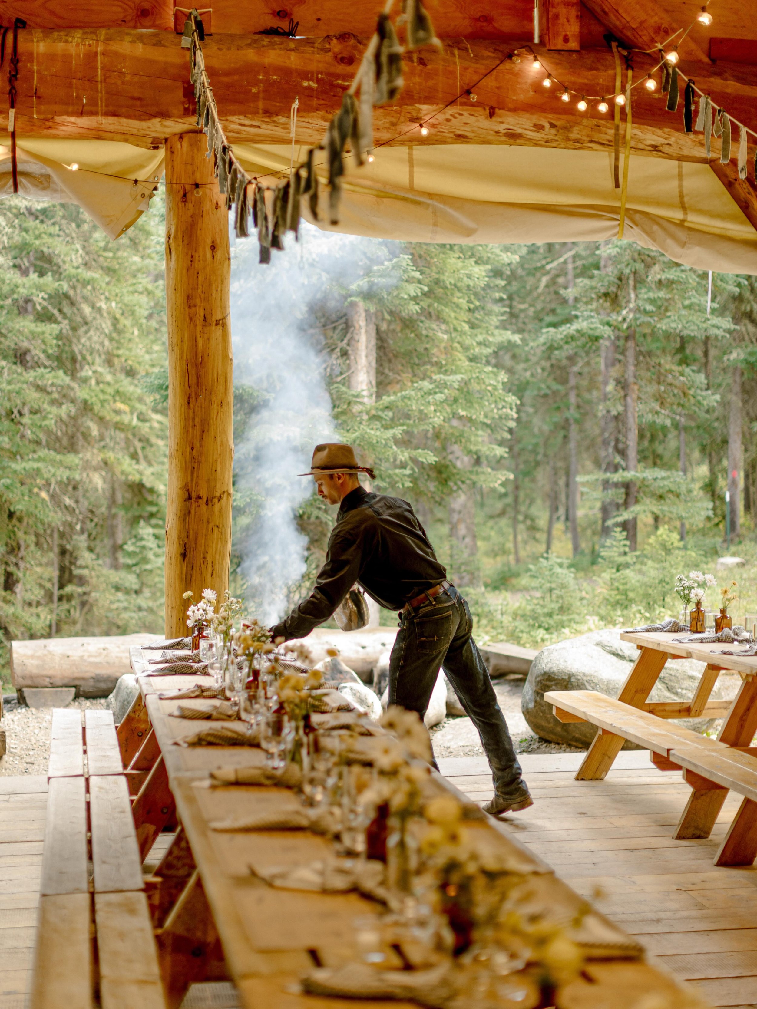 An understated western welcome.
.
.
.
Planner: @thepennylayne 
Venue: @lonemountainranch 
Photography: @michellescottphoto