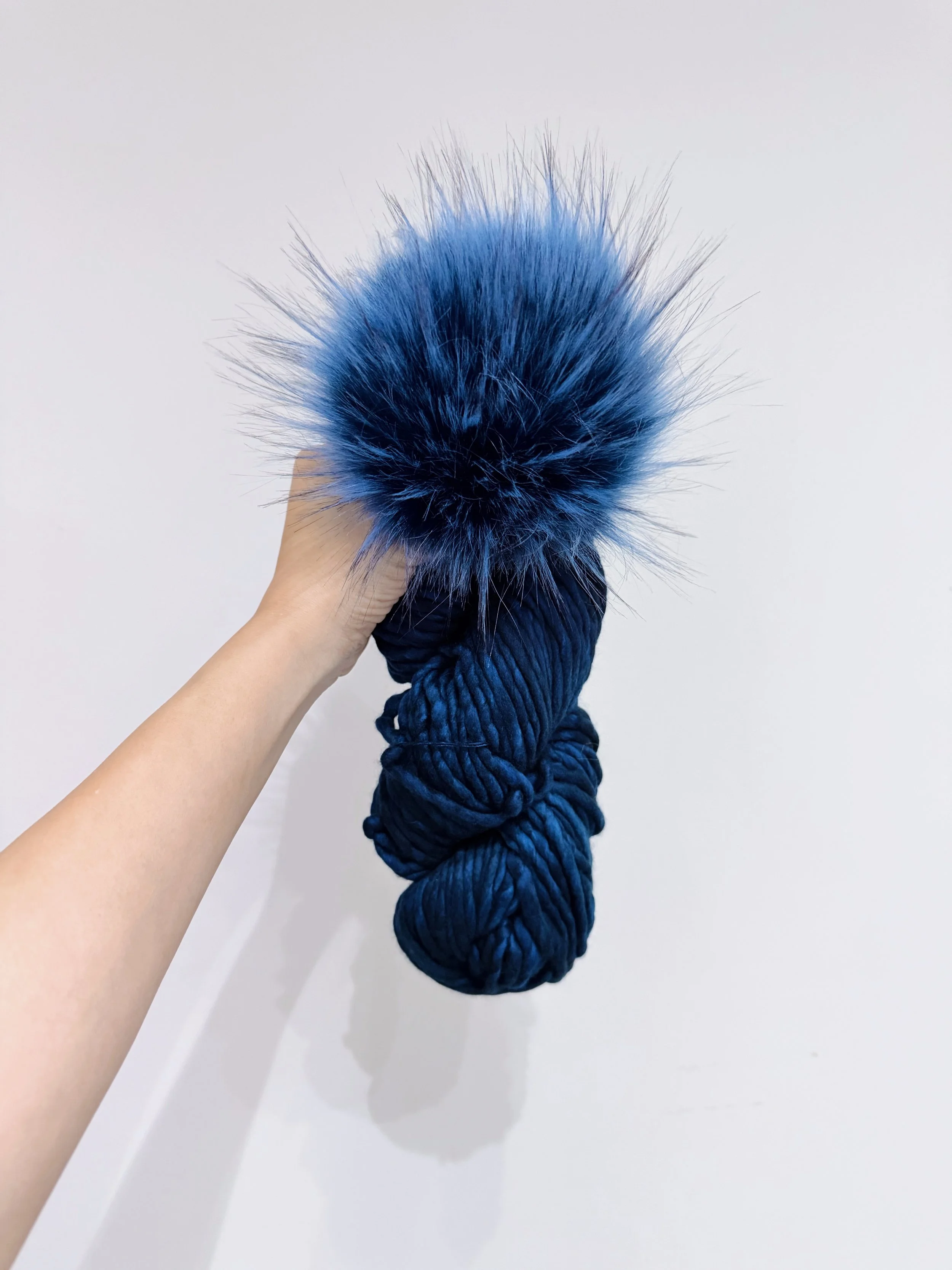 Rasta in Azul Profundo + Royal Pom