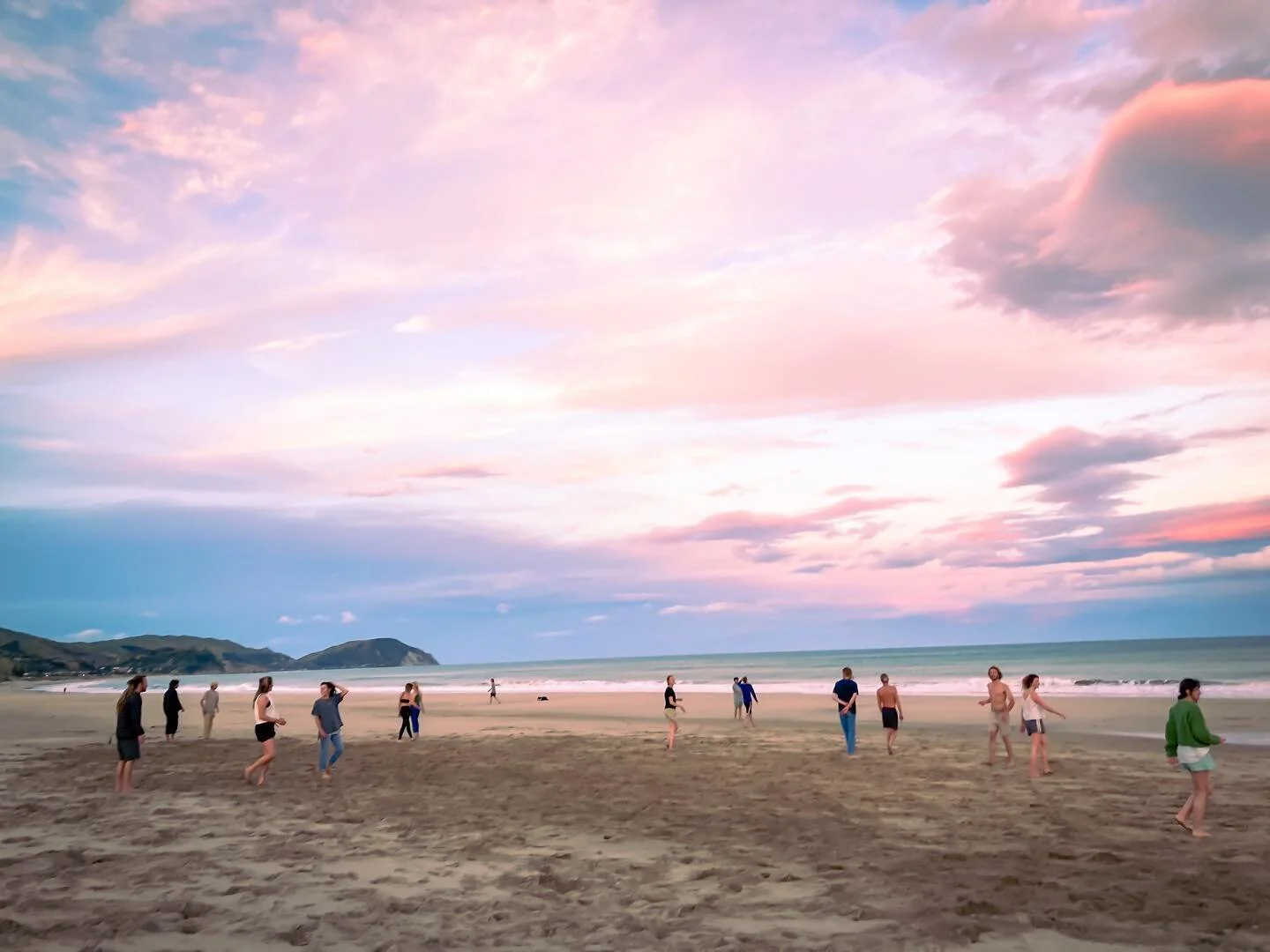 Day 16/100. The support for this project has been unreal. Having 50 + customers/clients get on board has allowed me to reconnect with old friends and make lots of new ones too.
. 
Big shout out to the crew here in Gizzy. Surrounding myself with groun