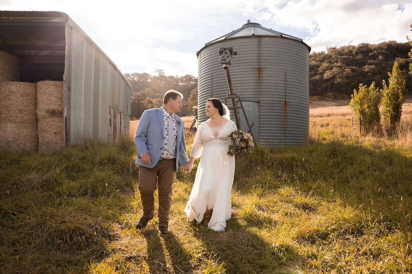 JADE &amp; SAM

Dodged the rain last weekend and ended up with some stunning golden light.

 #bathurstphotographer #bathurstwedding #centralwestweddings #bathurstweddingphotographer #bluemountainsweddingphotographer #orangeweddingphotographer #austra