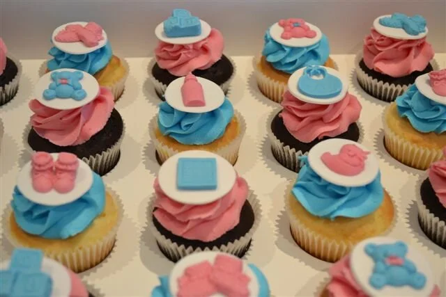 BABY THEMED CUPCAKES