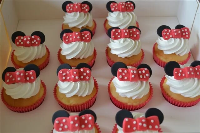 GIRLS THEMED CUPCAKES