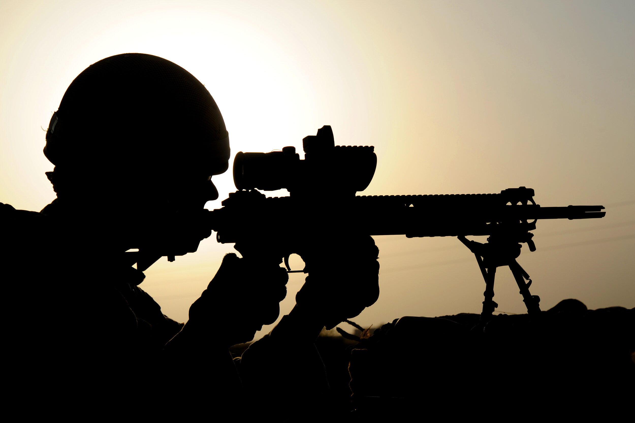 Soldier_Scans_the_Afghan_Horizon_with_a_Sharpshooter_Rifle_MOD_45151721.jpg