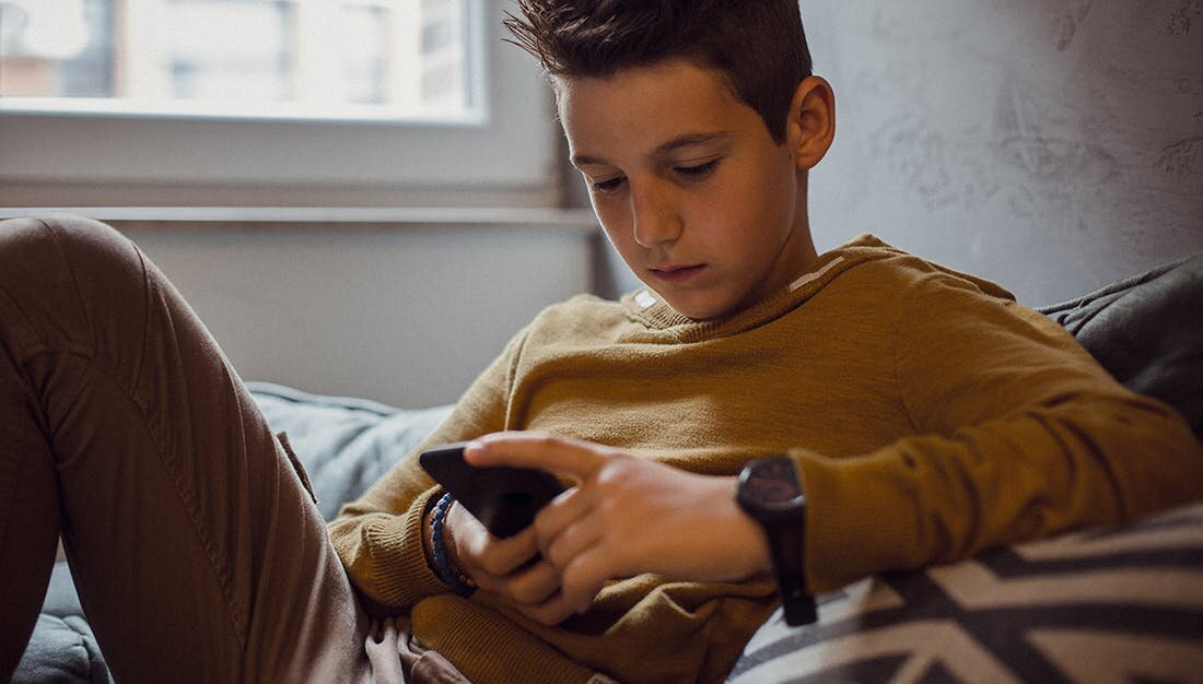 465d4728-45c5-49c7-a6d6-195fef106b60_boy+on+smartphone+-+june+spt.jpg