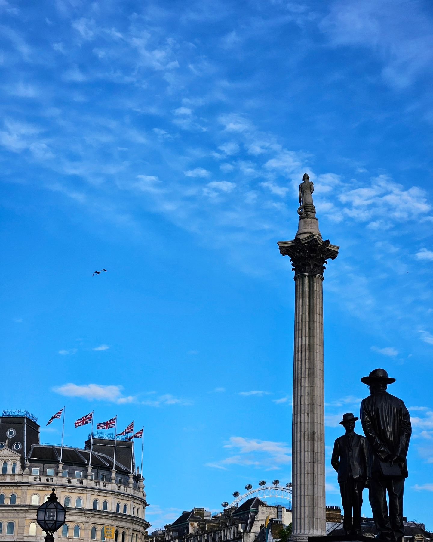 Weekend in LND exploring 📸🇬🇧☀️

Spent the weekend being a tourist around London 🇬🇧 
I forget sometimes how amazing it is in the city 🌈 
One thing I never forget is how awful the tubes are in the summer 😂 ~ Not a fan! 

Had a lovely girls' week
