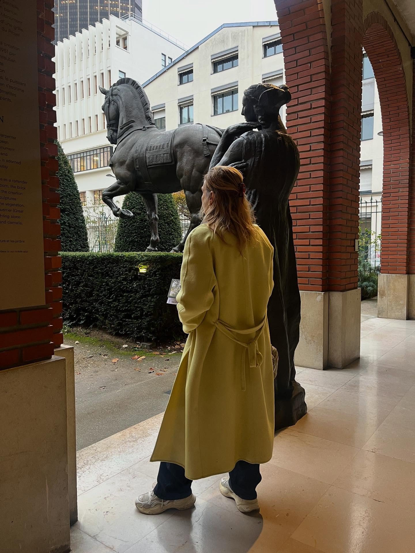 Mus&eacute;e de Bourdelle en jaune🐤

Je fuis les expos &agrave; la mode. Trop de gens, trop de touristes, plus pour &ecirc;tre vus que pour voir v&eacute;ritablement. 
Le mus&eacute;e de Bourdelle est une merveille, cach&eacute; derri&egrave;re le t