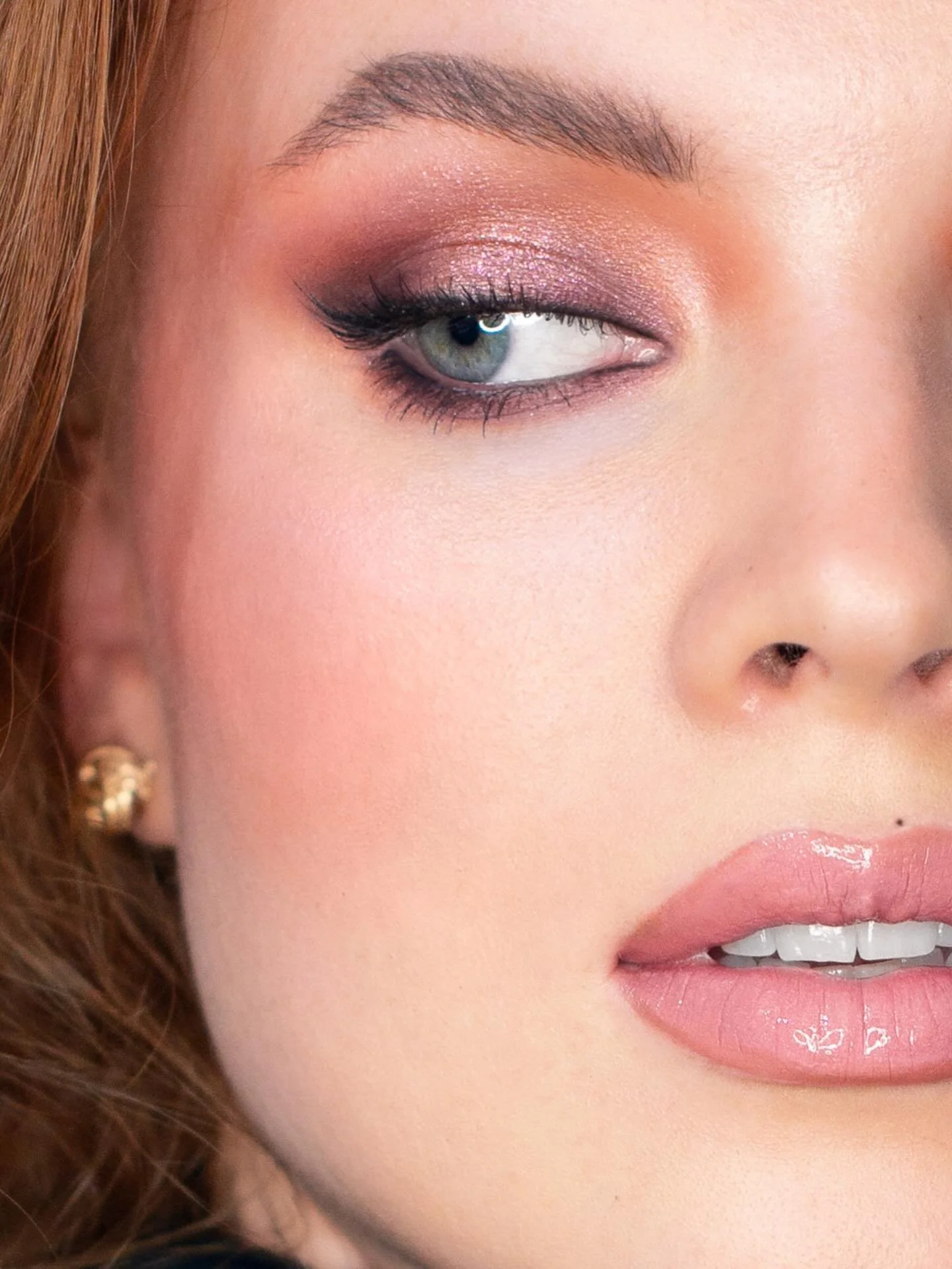 !Iconic Bombshell💣

Want to experience being a Bombshell for an evening?
I will be happy to transform you into a person you didn&rsquo;t even know existed🤩

Contact me directly to discuss and find the best service for you :➡️Link in BIO or DM 💫

M