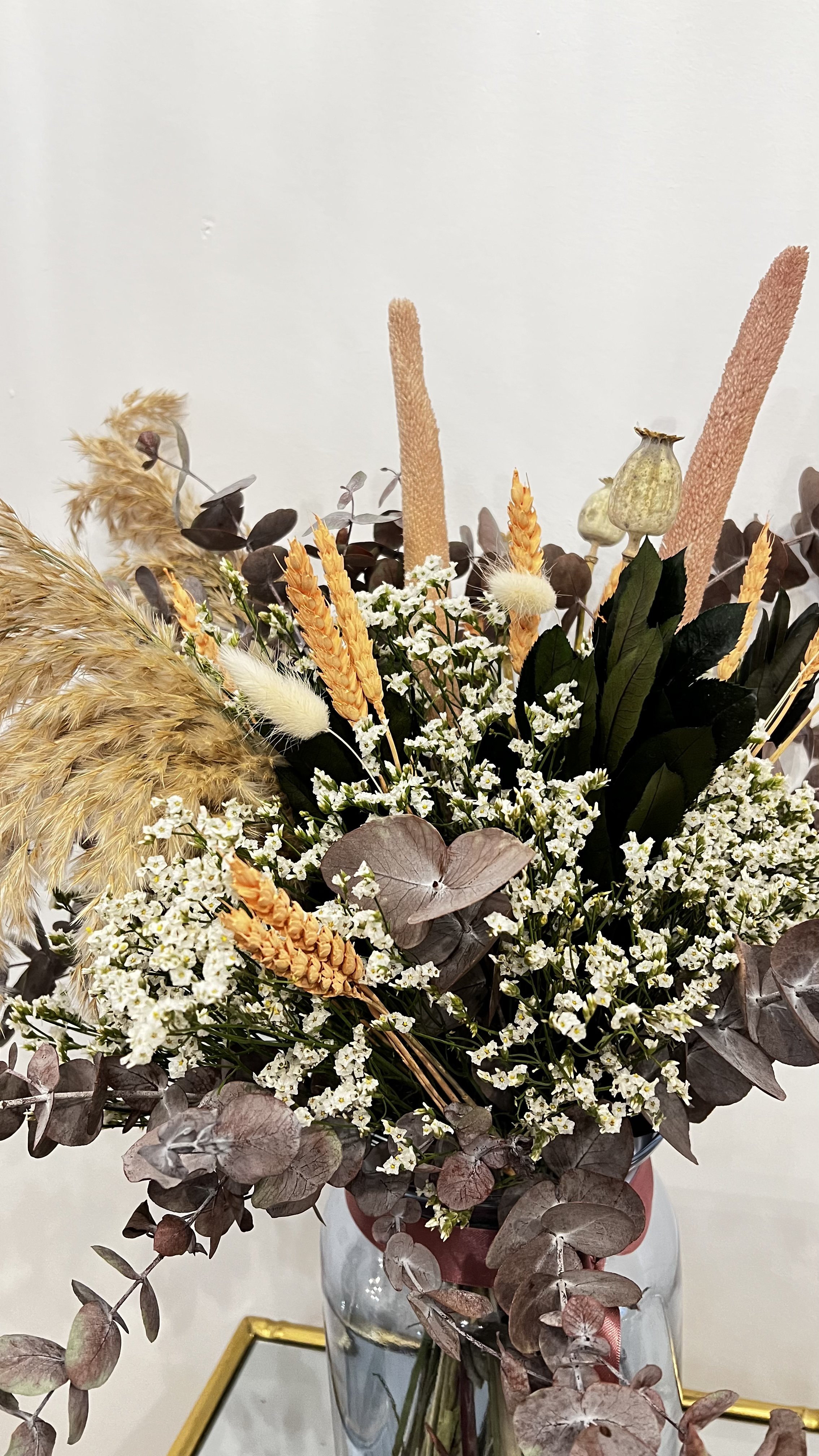 ramo chic con colores neutros y preservado