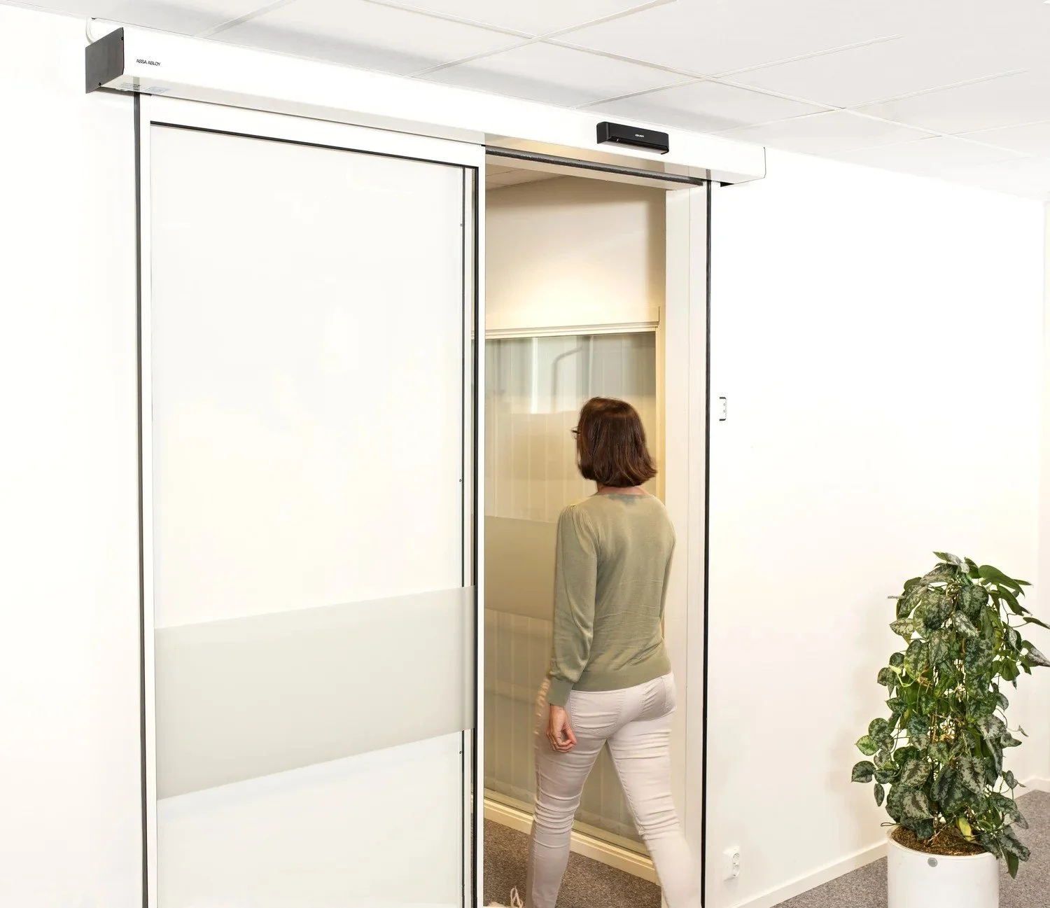 Hurðir og hurðabúnaður · ASSA ABLOY
