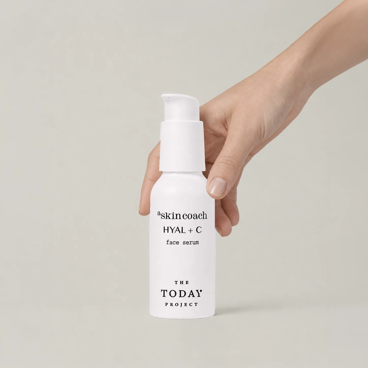 HYAL_gris_mano1.webp