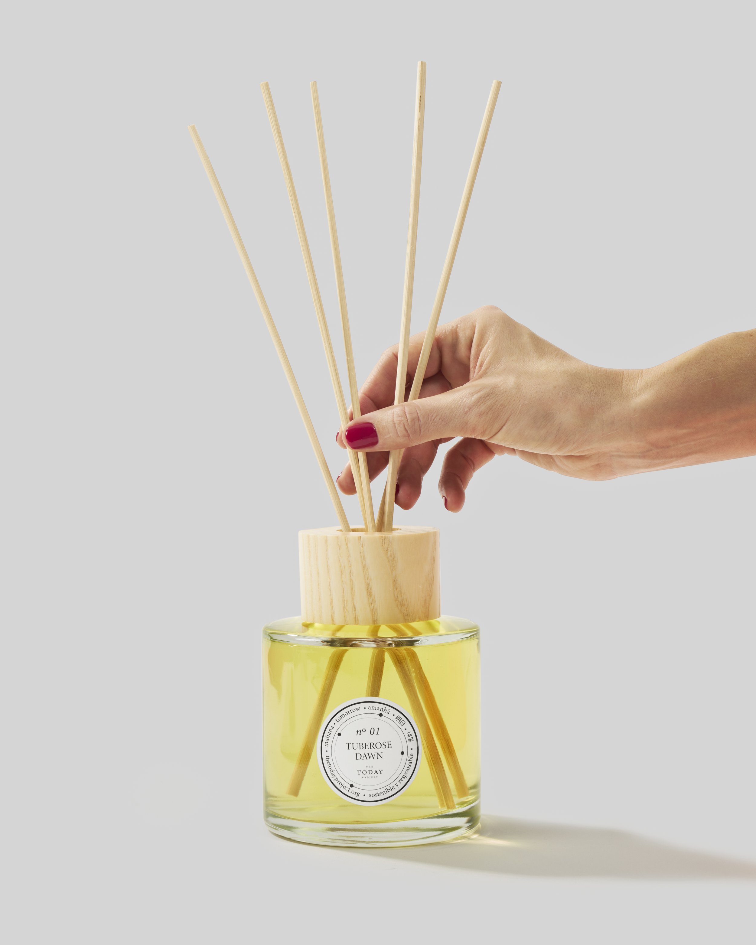 difusor tuberose dawn mano.jpg