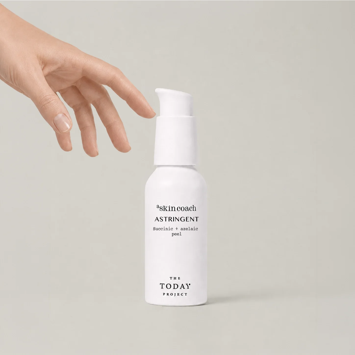 ASTRINGENT_grey mano.webp (copia)