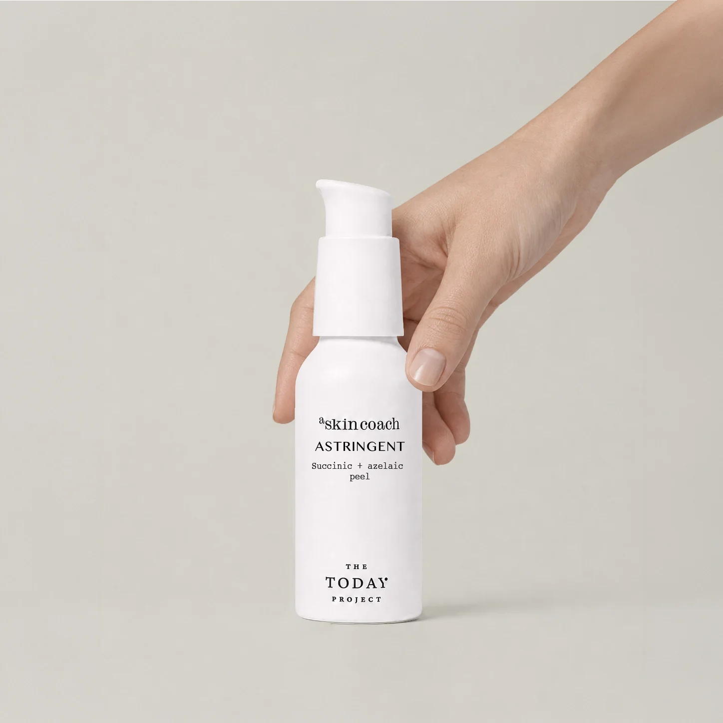 ASTRINGENT_grey mano 2.webp (copia)