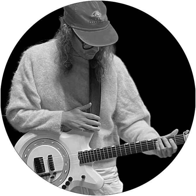 Lee Kiernan playing Circle Guitar