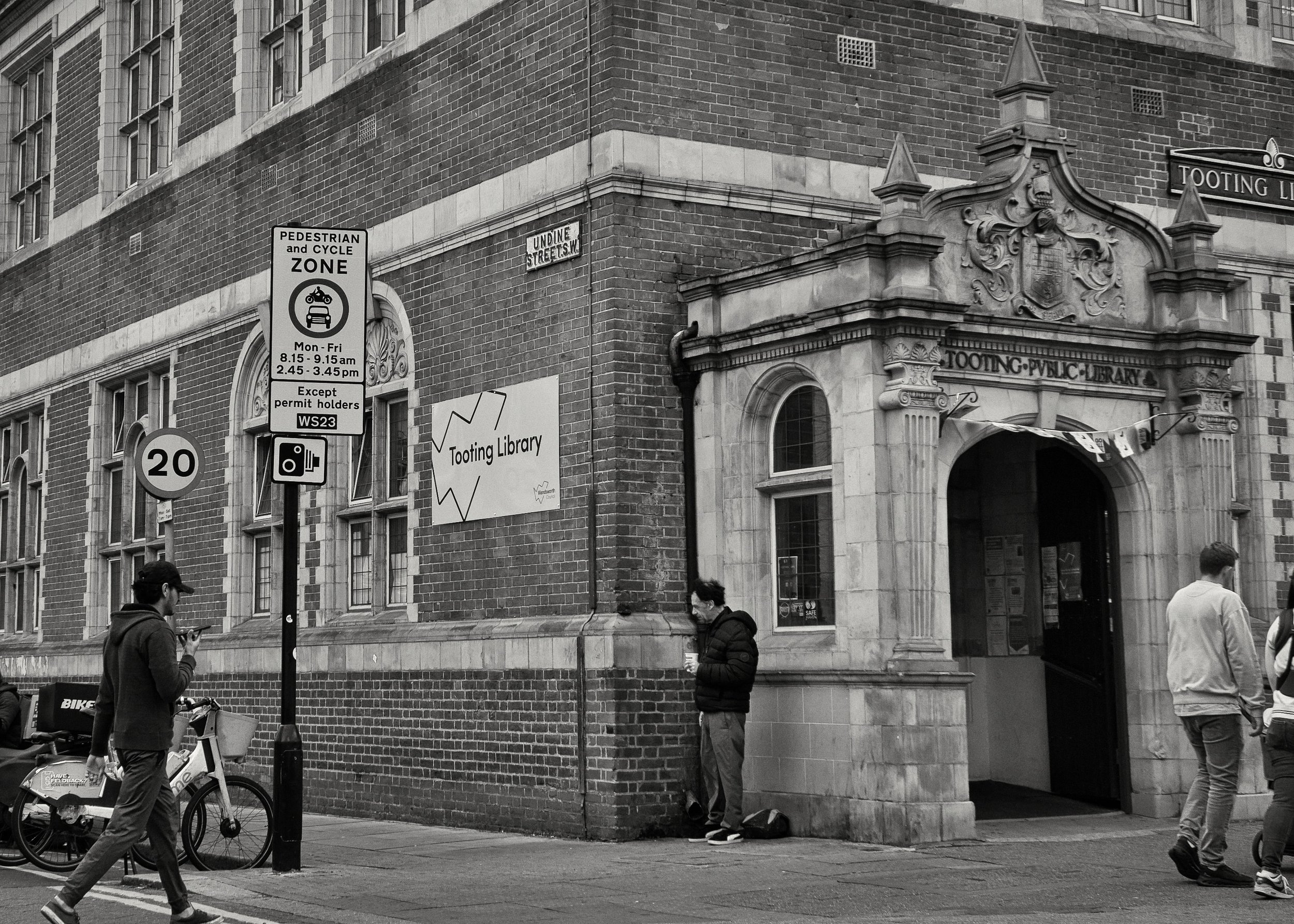 nice-porch-tooting-library_55330568094_o.jpg