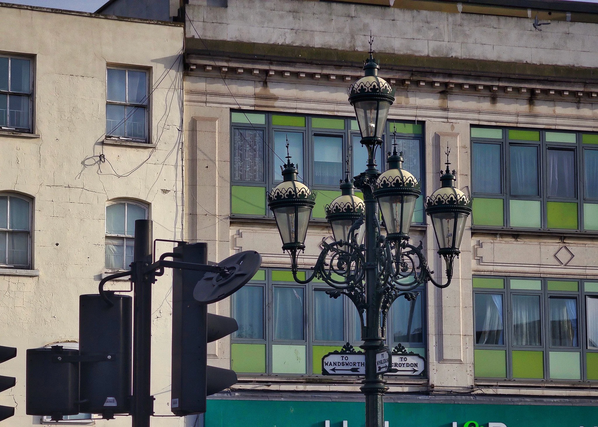 Tooting lamppost