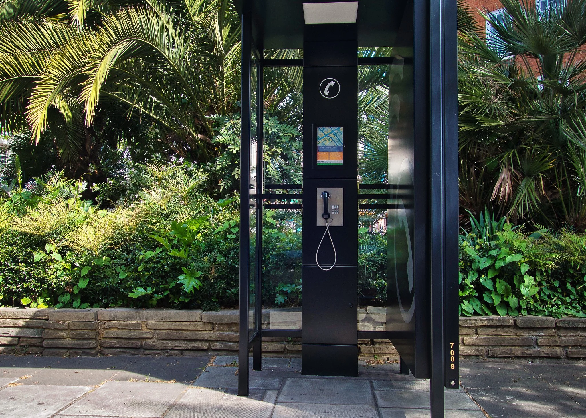 Free phone kiosk