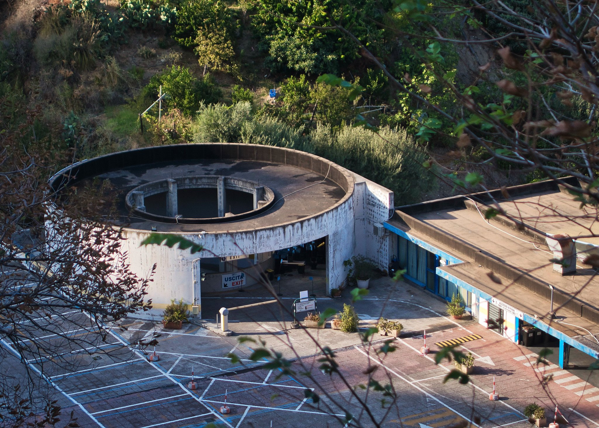 Helical vehicle ramp, Lumbi Parking Garage, Taormina