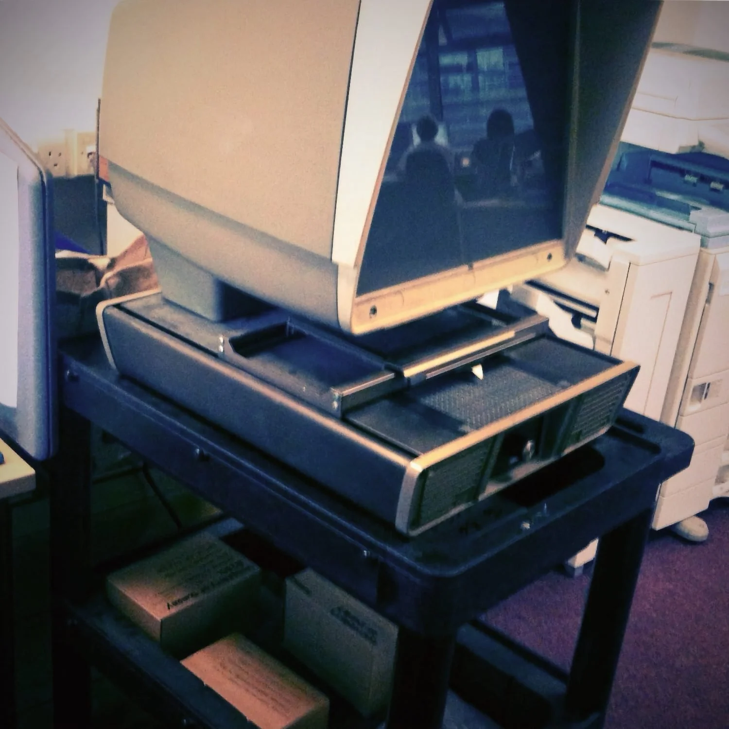 Microfiche reader