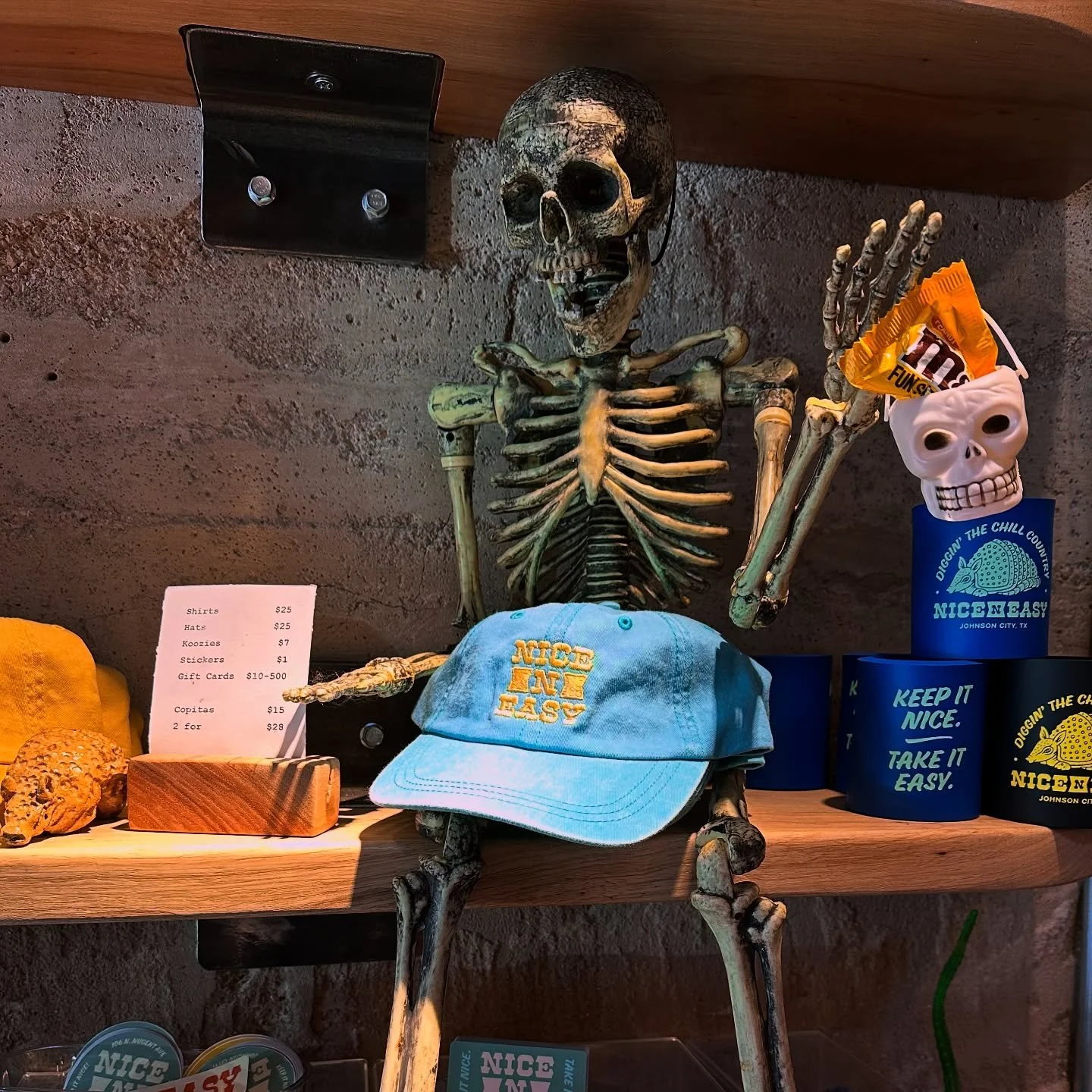 💀 It’s HALLOWEEN all weekend long at Nice N Easy!
🎃 Trick or Treating around Johnson City’s historic square begins Friday at 4pm and we’ll keep the party going throughout the next few days with spooky drink specials and electrify