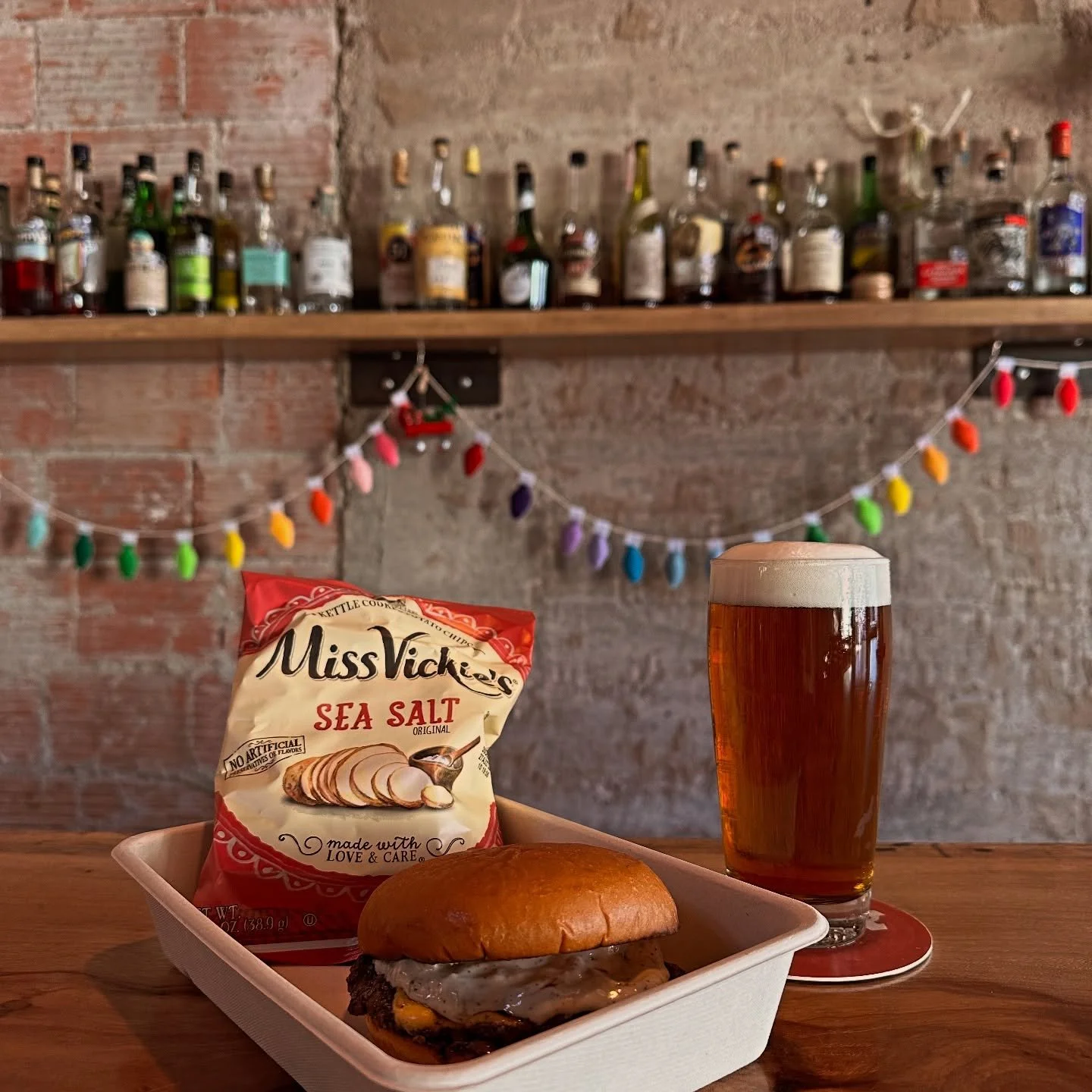 🍔 THIS SUNDAY ONLY! 🍔
How&rsquo;s that saying go? &ldquo;Nothing says Christmas cheer like an EZ Burger and a beer?&rdquo; 

Today we&rsquo;re smashing EZ Burgers until around 6ish to help bridge that little gap between office holiday parties. (And