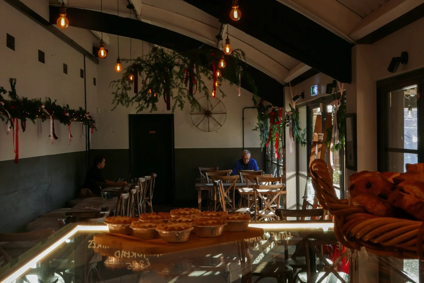 Christmas has arrived at The Yard 🎄🥧

🤎 THURSDAY 🤎
&hellip; we will be open until 8pm alongside our Christmas fair, come along enjoy a mulled wine, hot choc, with a warming bowl of chilli before or after you shop! 

Open the rest of the week 9am 