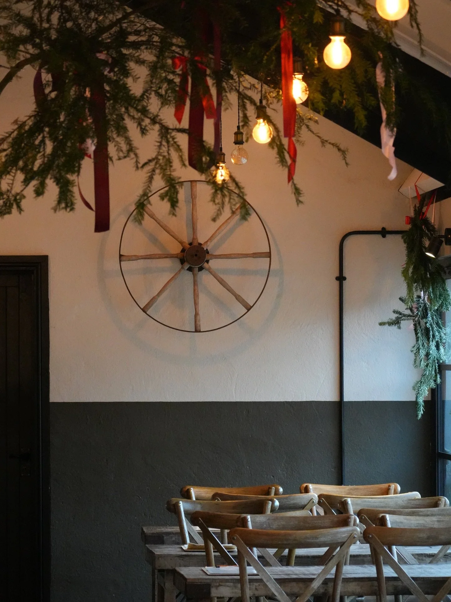 Another winter week wrapped up at The Yard - cosy coffees, crisp walks + brunches all round. Thanks to everyone who&rsquo;s visited 🎄☕️

Next week is the last week we&rsquo;re open before we take a little time off until NYE 💫
Open Weds&ndash;Sun, 9