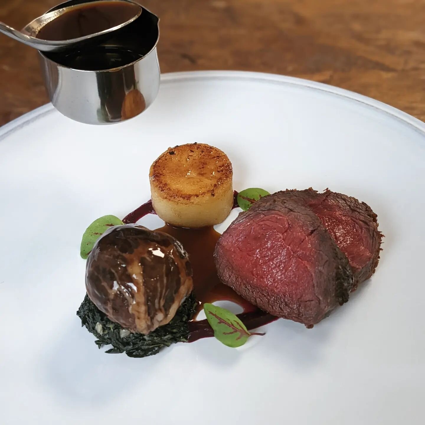 New dish tasting today with @rob_davis_chef

Beautiful local venison haunch from @robertandedwards with beetroot ketchup, braised cavolo nero, fondant potato and venison faggot