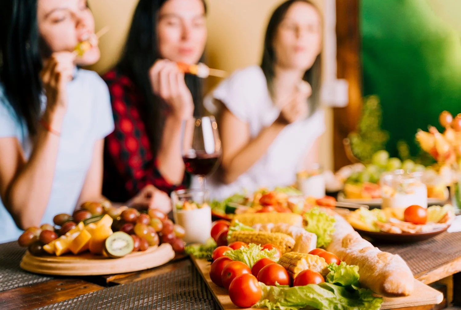 What to Consider When Hiring a Caterer in Surrey for Family Gatherings