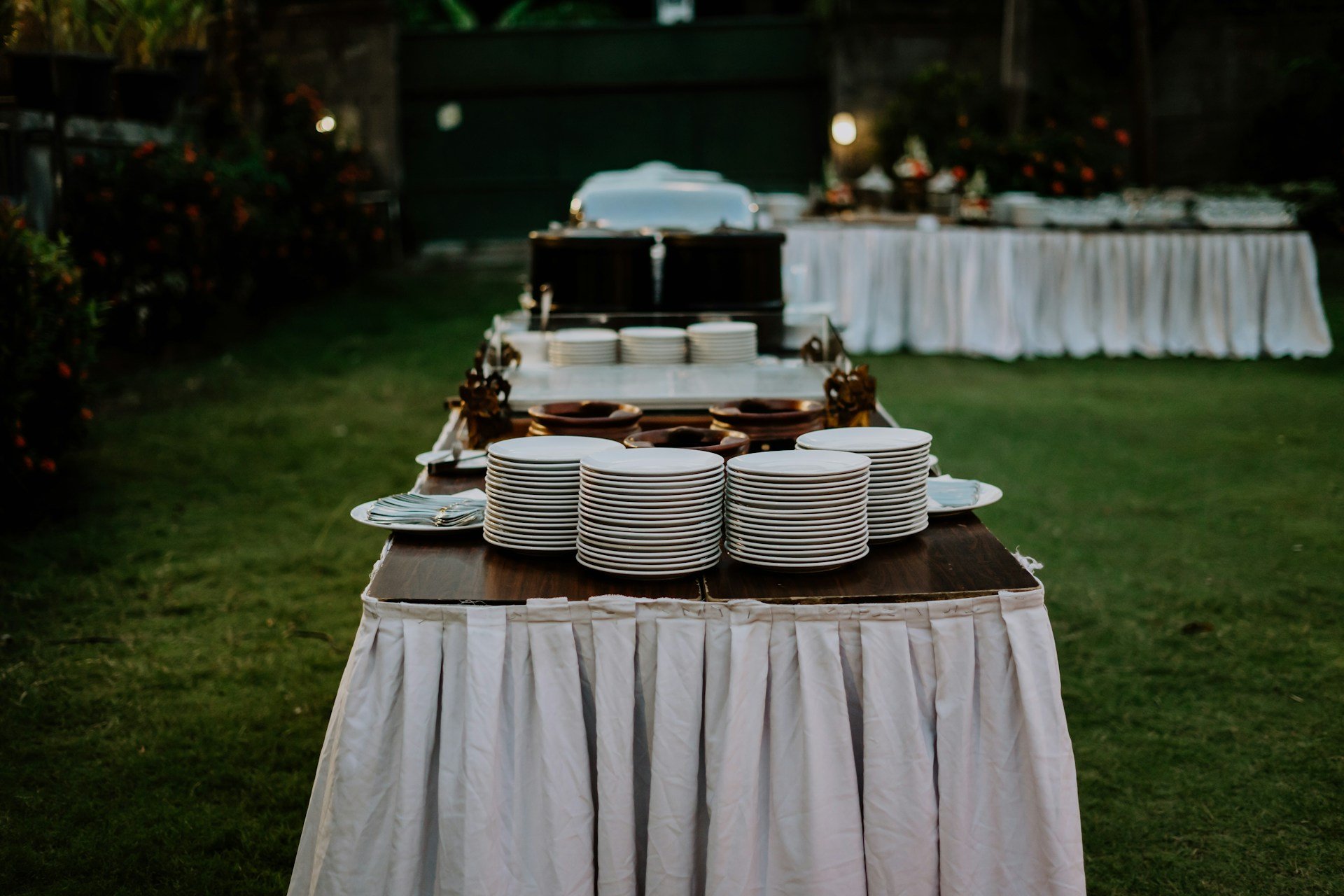 Hiring a Wedding Caterer in Surrey for Stress-Free Summer Weddings