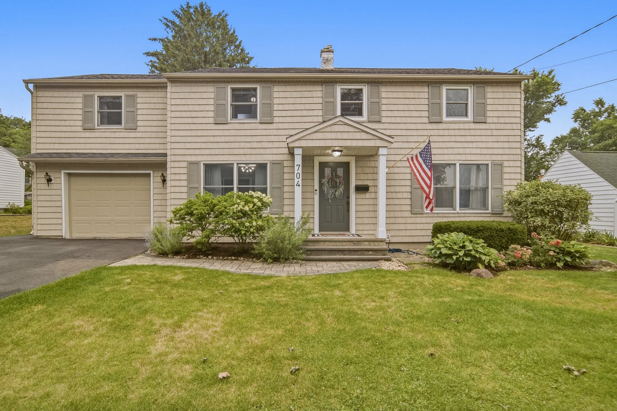 704 Hickory St - Under Contract