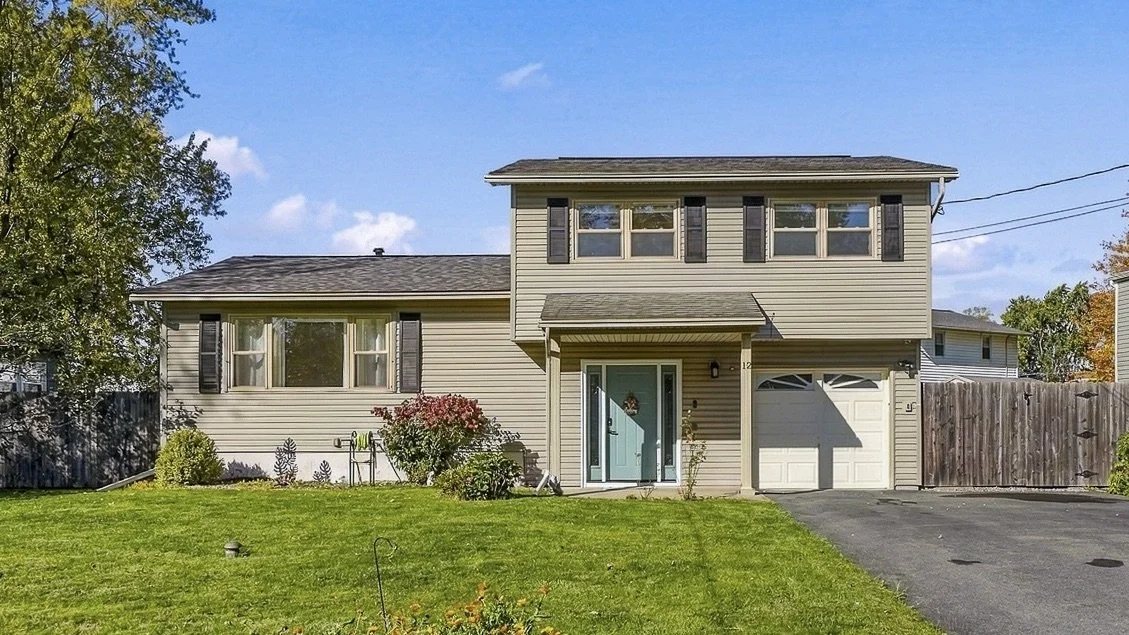 12 Holly Lane