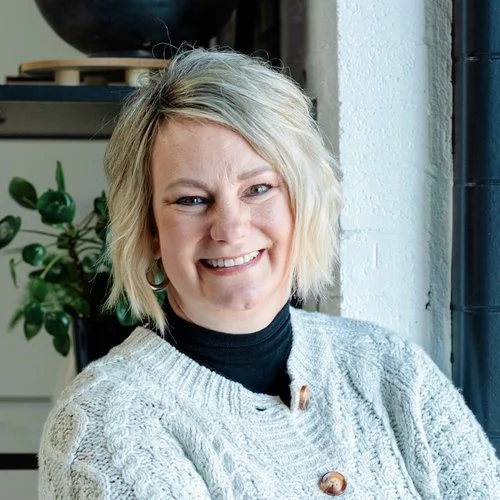  Liz Powell Design features Mindi Frost who helps with virtual design. UT virtual design #LizPowellDesign #InteriorDesign #BuildingaHome #CacheValleyInteriors #HomeDesignerUtah #HomeDesign #BuildingUT #LoganInteriorsUtah #DesignConsultation 