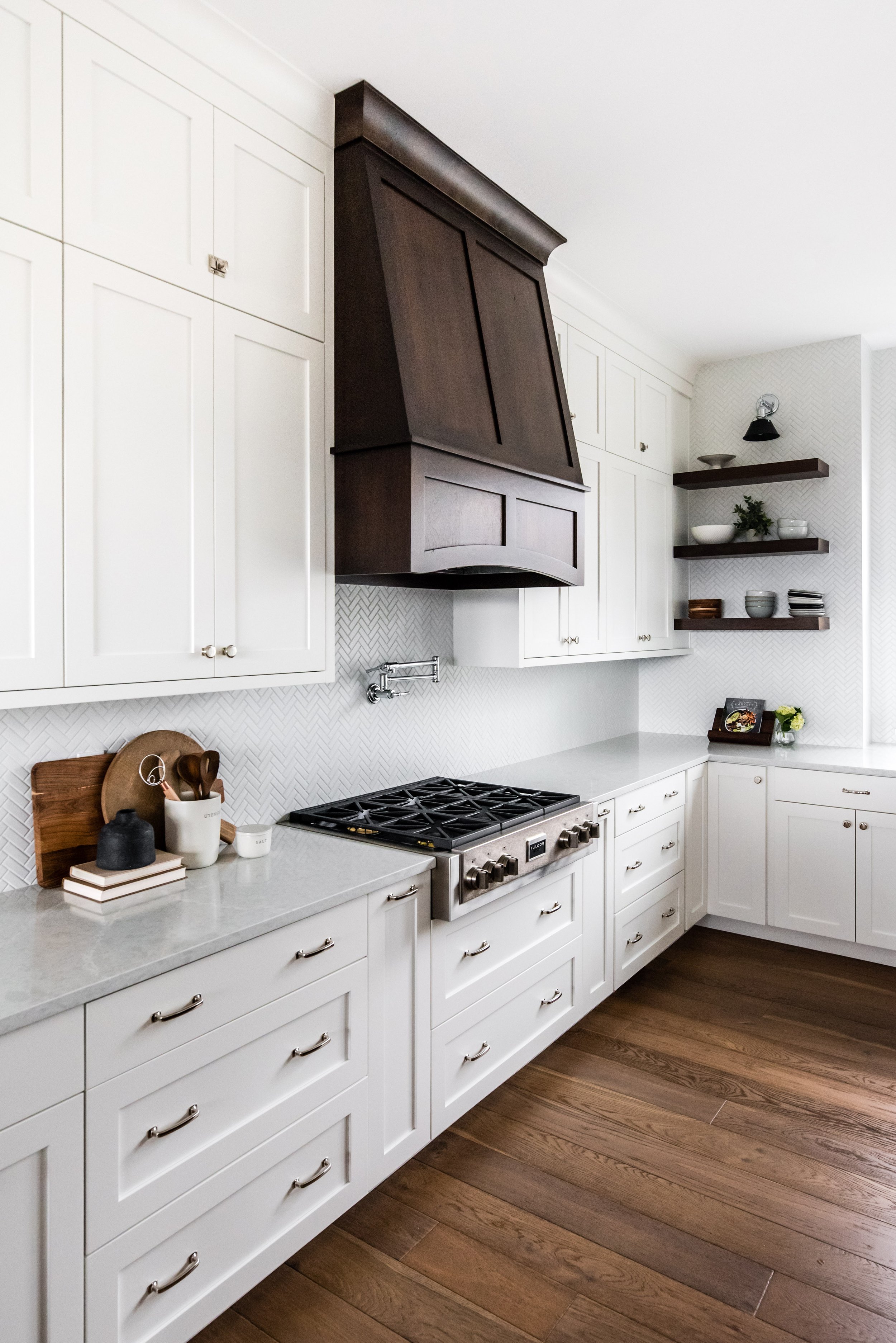  Liz Powell Design gives reasons to consider different types of countertops for different parts of your home during the new build process. #LizPowellDesign #InteriorDesignUtah #LizPowellDesign #InteriorDesignUtah #buildingahome #countertops #dreamhom