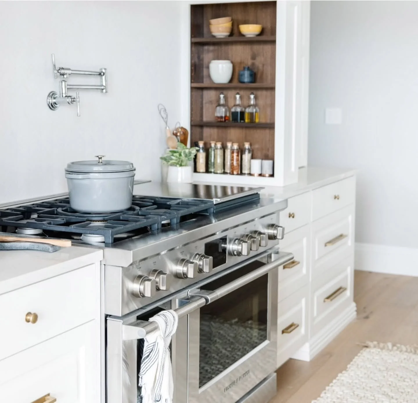 I make 2 simple soups this weekend, just to have on hand for the week. Butternut squash and tomato basil. Perfect with a quick salad or grilled cheese. 
What is your favorite soup?

Contractor @stone_gate_homes 
Photo @jessicas.photography