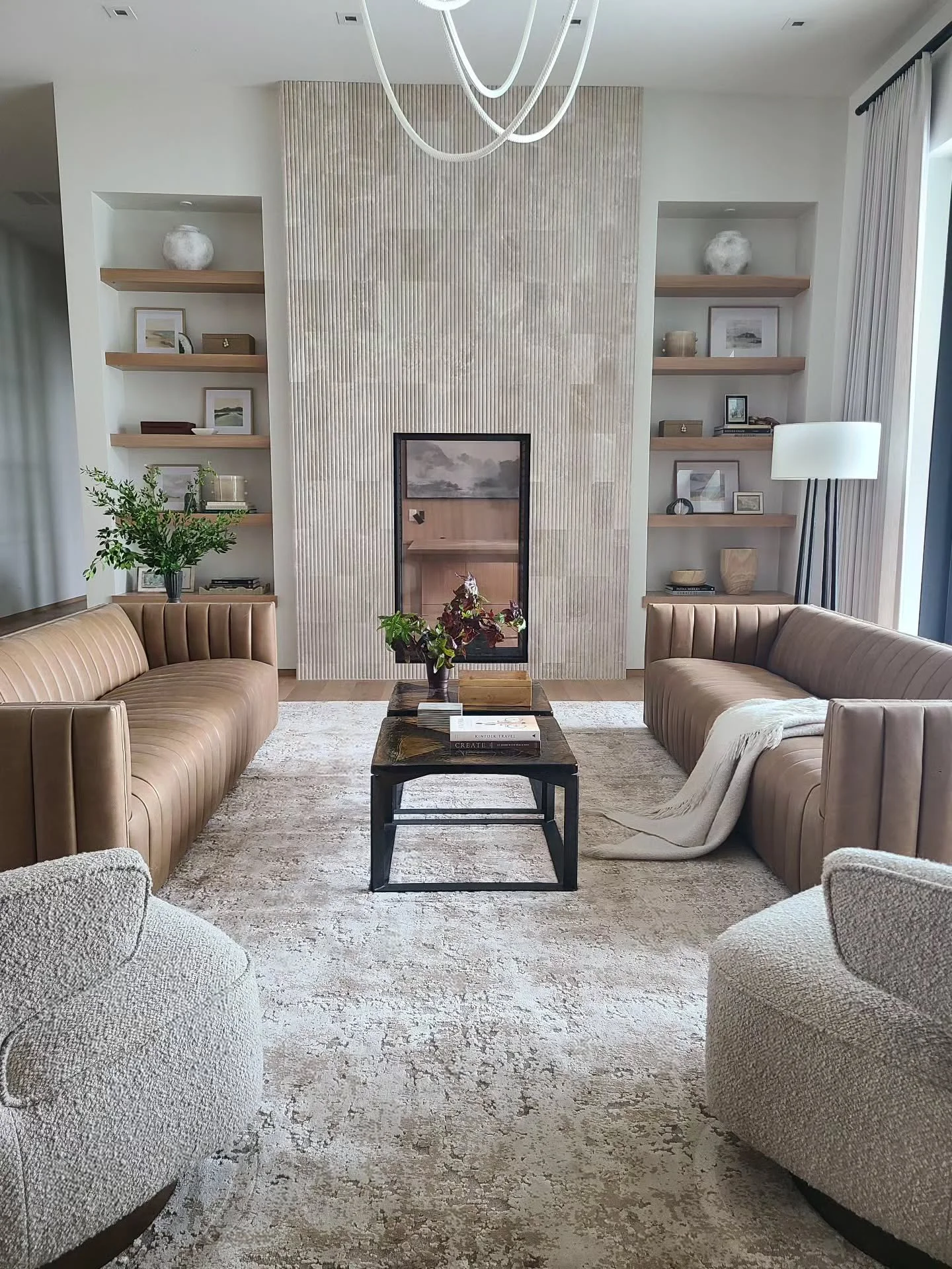 This is your personal invite. The @touparadeofhomes starts today, and we would love to give you a tour of our #luxonthelake  project.
What day are you coming? 

Contractor @stone_gate_homes