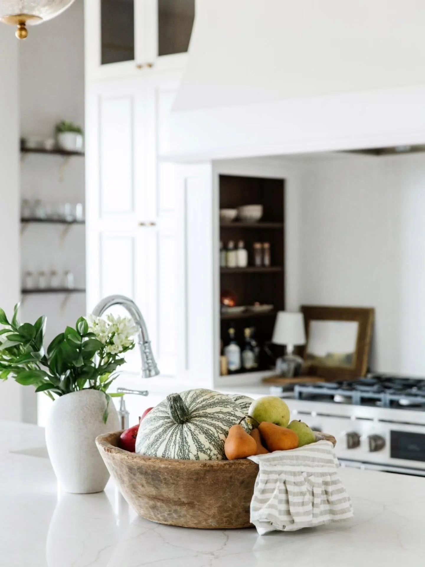 Hot take... chocolate chips don't belong in pumkin bread.
There I said it. Who agrees with me??

Photographer @jessicas.photography 
Contractor @stone_gate_homes