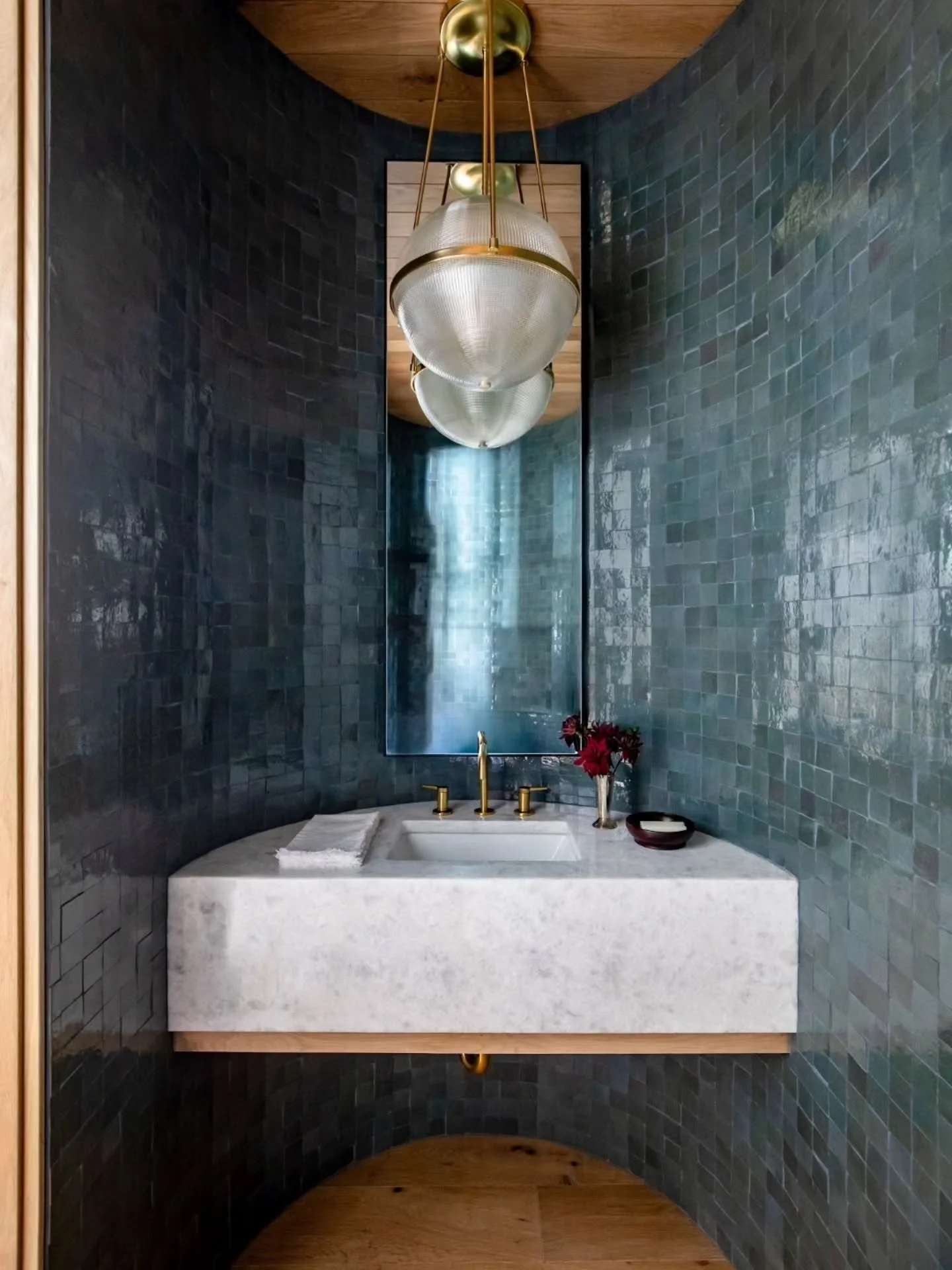 This half bath has everything a guest bath should have.... wow factor!!

The floor to ceiling zellige tile from @zia_tile  and the capsule shape make this unforgettable. 

Contractor @stone_gate_homes
Photographer @lindsay_salazar_photography 
Design