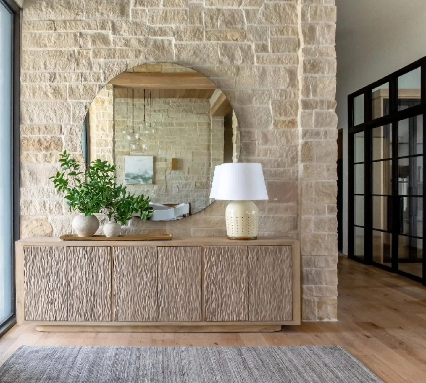 This entry is grand and open,  yet the stone and wood create such a softness that feels cozy and personal. Modern design doesn't have to be cold and sterile. It can be minimal and still feel warm and cozy.

#utahstyleanddesign #utahhomedesign
#utahin