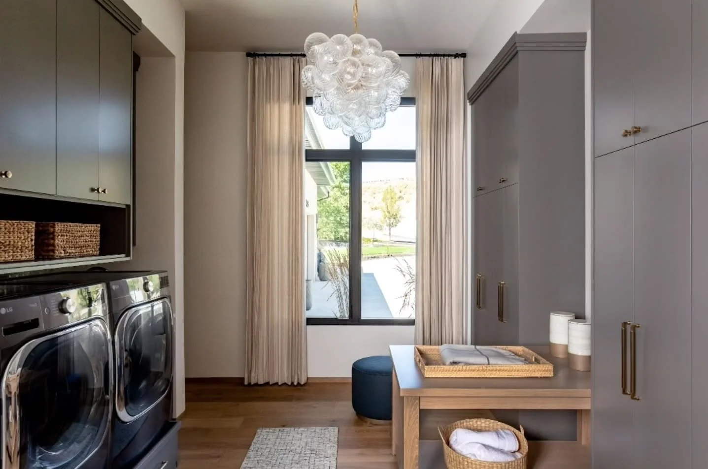 A laundry room with space for crafts is definitely one of my favorite things!!
Add a fun light and beautiful drapes from @uptowndrapes and I would never leave this space.