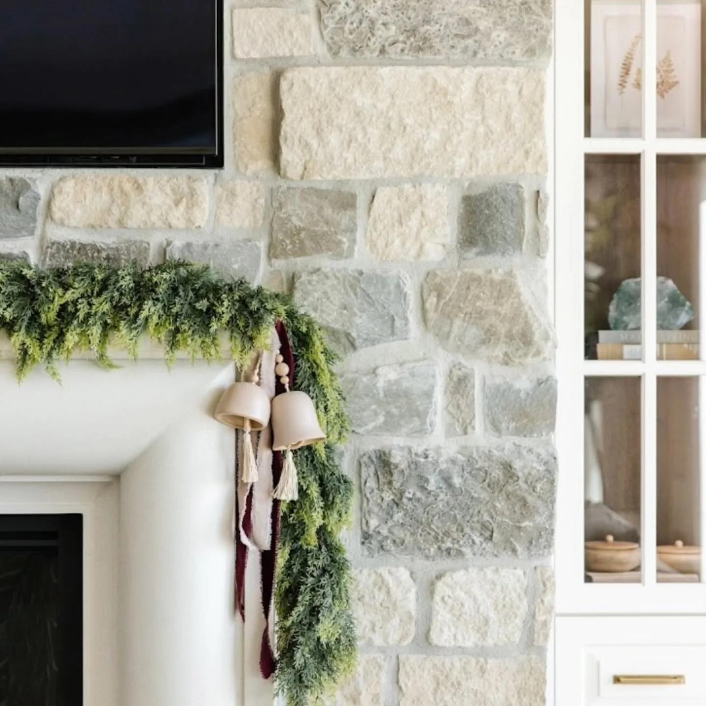 Touches of Christmas. 
#europeandreamin project
@merrillstone #cashmere