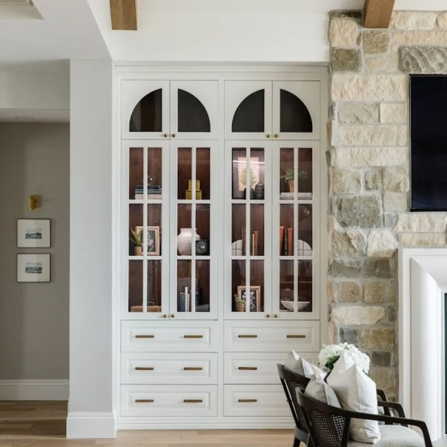 The more I look at the details in this room, the more I fall in love.