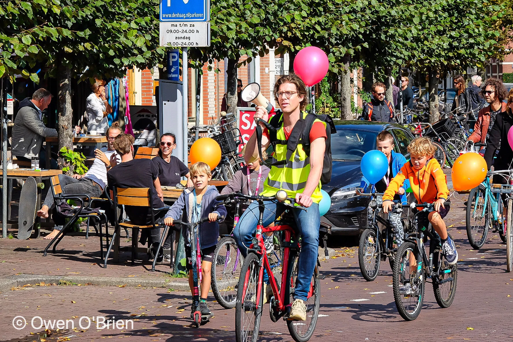 Bewoners en omwonende van de Weimarstraat in Den Haag zijn zaterdag 5 september de straat op gegaan om te protesteren (september 2020).