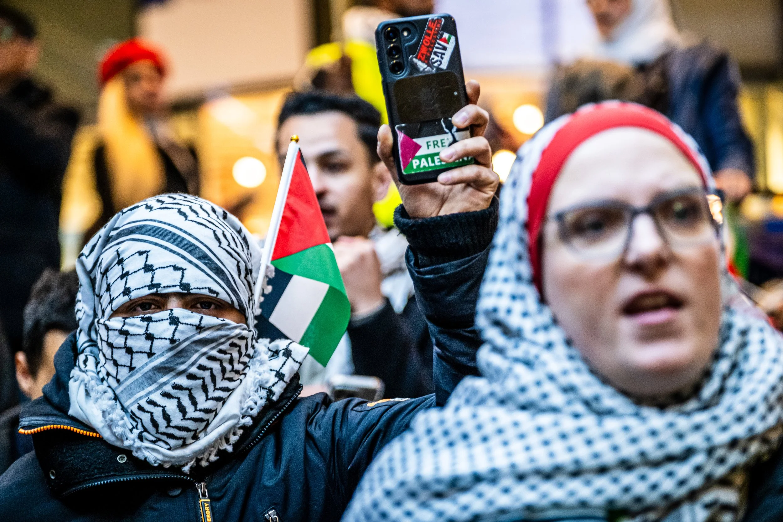 Gezichtsbedekking tijdens sit-in op Utrecht Centraal: mag dat?